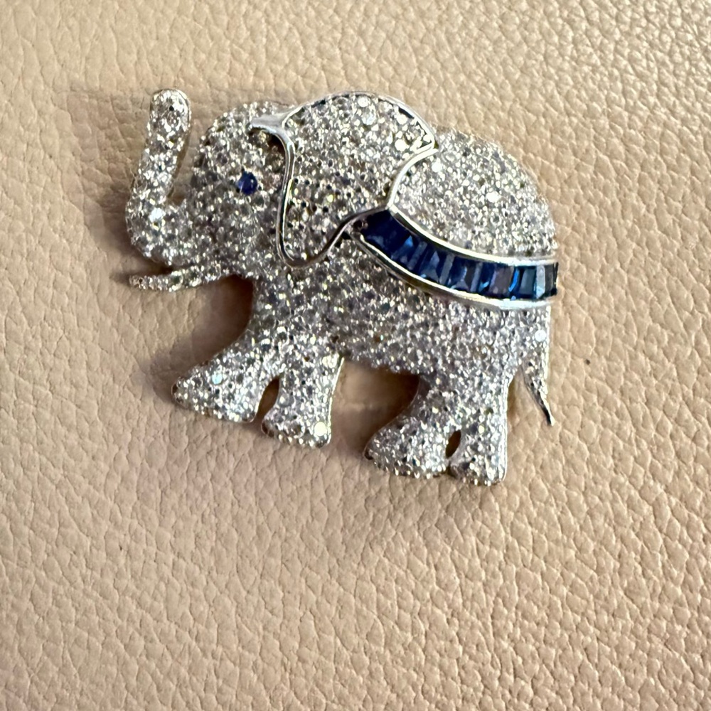 925 Sterling Silver Clear Iced CZ & Blue Sapphire Elephant Pendant - Picture 2 of 9